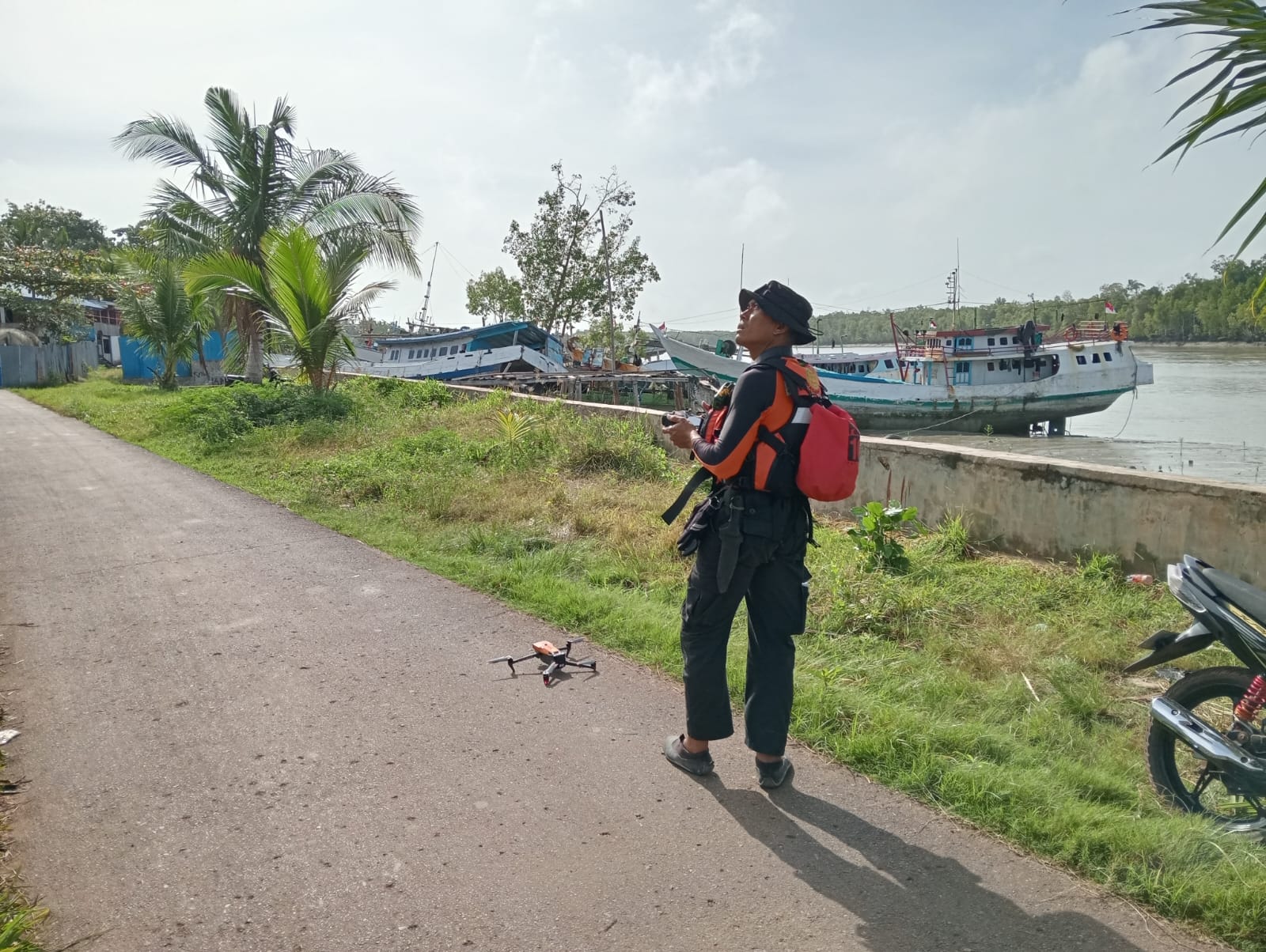 BOCAH EMPAT TAHUN DIDUGA TENGGELAM DI SUNGAI KUMBE, TIM SAR GABUNGAN DIKERAHKAN MELAKUKAN PENCARIAN.