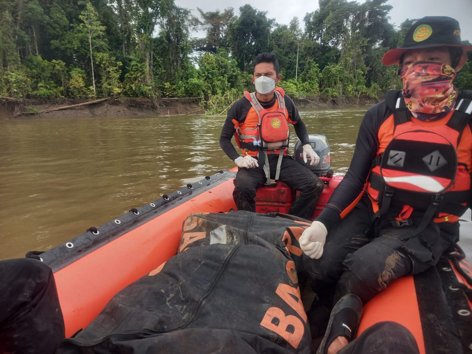 BERJARAK SEKITAR 1,5 KM DARI PERAHUNYA, KORBAN DITEMUKAN TIDAK BERNYAWA
